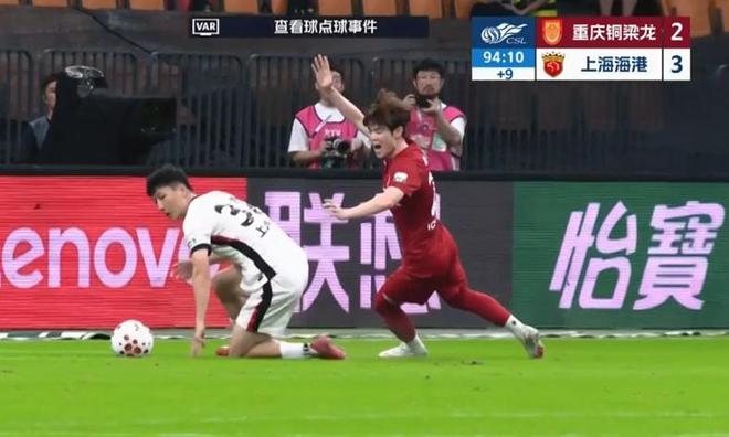 记者:切尔西仍在持续关注尤文边卫坎比亚索,球员想去巴萨