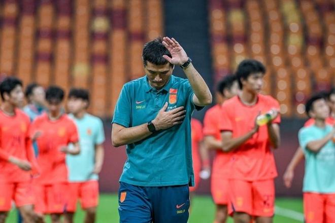 记者:中国U23亚运前两场将在偏远郊区小球场进行