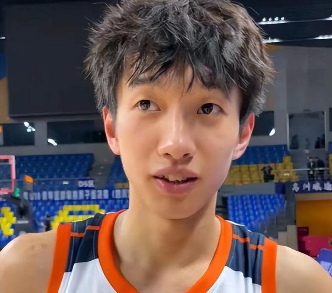 丰田第六代一箱油可达1420公里，不用充电也能实现纯电行驶