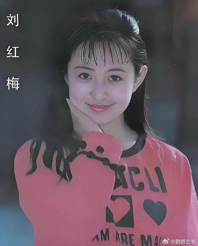公路车骑行服,熟女骑行穿搭,利落面料勾勒饱满曲线