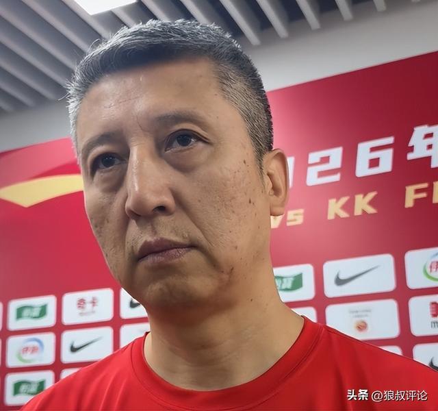 广东季后赛淘汰广州还有这一场面!焦泊乔抱着老东家一人寒暄许久
