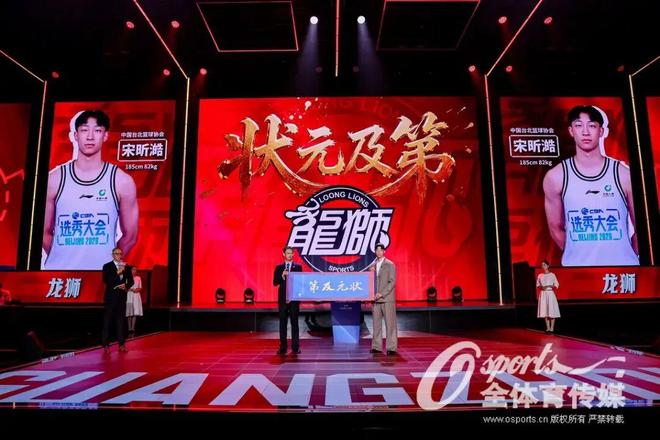 辛纳抵伦敦开启温网卫冕备战 复盘法网低谷低调蓄力草地征程