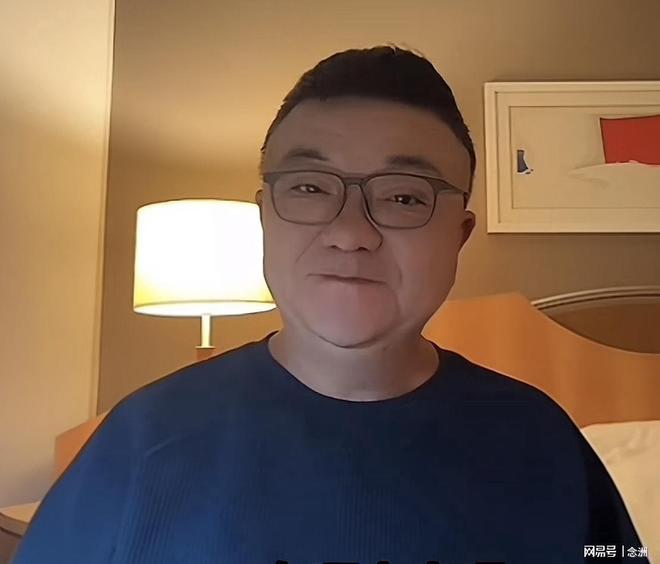 黄仁勋接特朗普电话,顺手亮了新手机