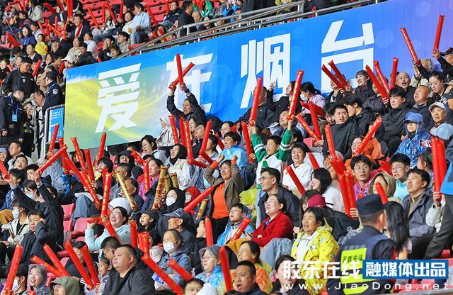 迪米不满第三盘盘末关顶棚,称想起去年温网受伤,丰塞卡爆冷出局