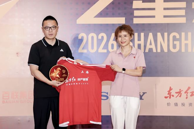 贝克汉姆家丑曝光:布鲁克林疑“娶了母亲”,因三百万断绝关系