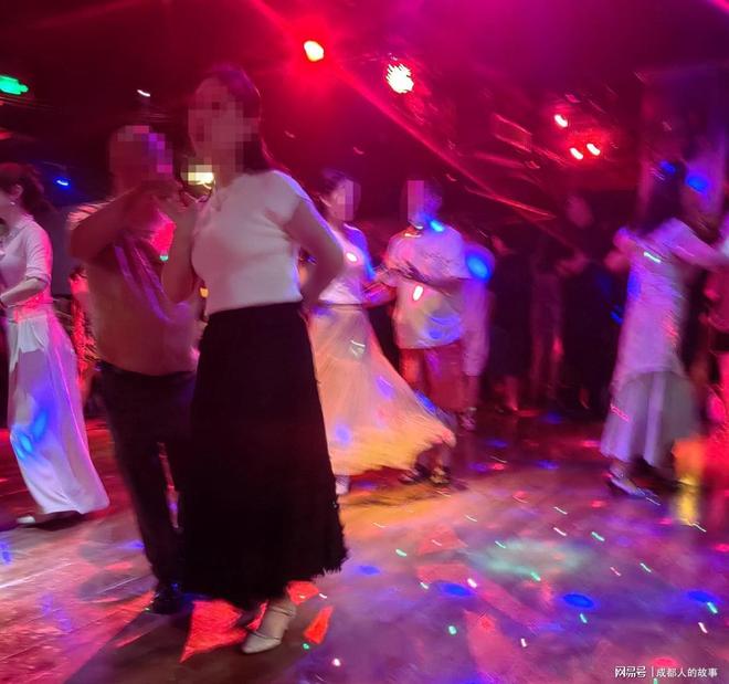捷克内定冠军！穆霍娃粉碎高芙夺冠梦想，诺娃阻止乌克兰网球突破