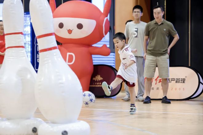 贝克汉姆家丑曝光:布鲁克林疑“娶了母亲”,因三百万断绝关系