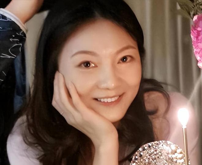 于和伟给8个哥姐全款各买一套房，被三哥指着鼻子骂，从不解释的他，这次红着眼回了一句话..