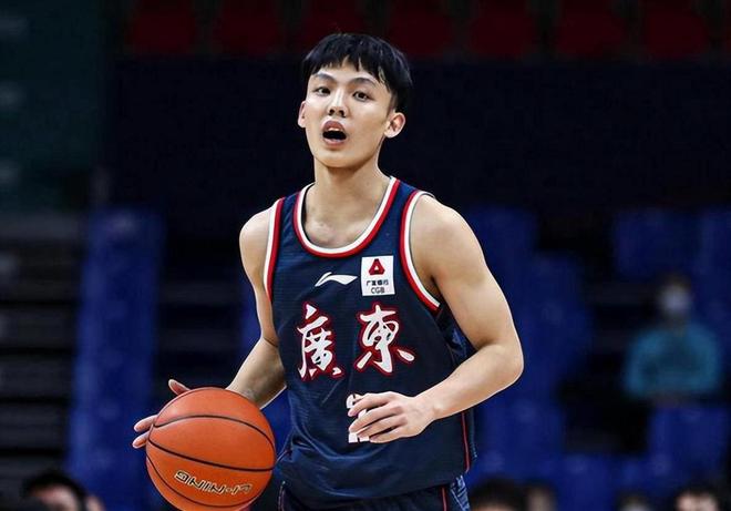 普京给全球上了一堂课，俄军连续六天猛攻，三套手段压制基辅