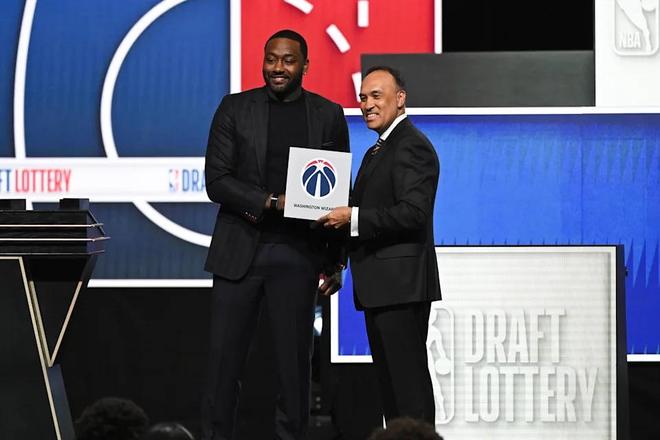 5年2.52亿,降薪续约!成NBA最强状元郎,新赛季西部又有悬念了