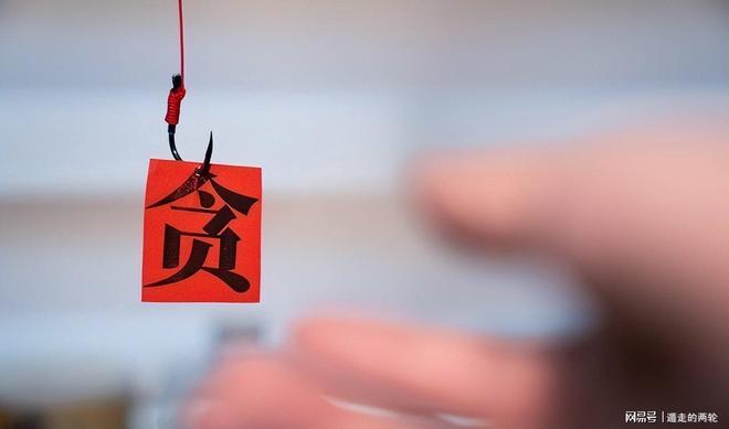 彻底杀疯！伊朗突破百年战争底线，追杀特朗普全家！这棋越下越野