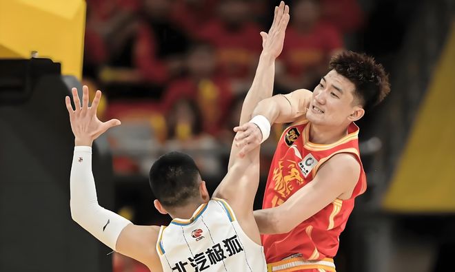 詹姆斯亲自辟谣：转发不会拍类似乔丹《最后一舞》纪录片 不知何时退役