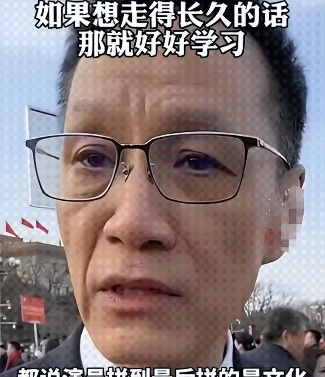 离谱!房东得知租客丈夫不在家,上厕所出来不提裤子走到女子面前