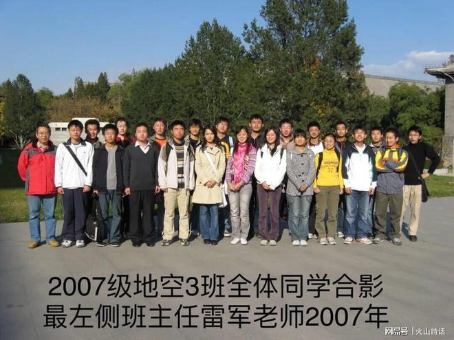 汪小菲抱5个月儿子外出散步，正脸被曝光，软软萌萌，胖乎乎的