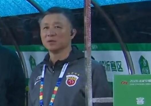 吴尊晒NeiNei穿婚服，配文：我不担心啦，要担心的是她另一半