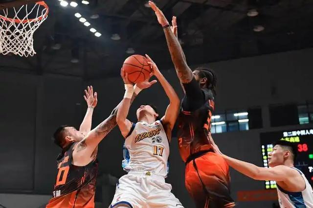 字母哥阿德巴约开始合练!一同观战WNBA 热火夺冠前景不被看好?
