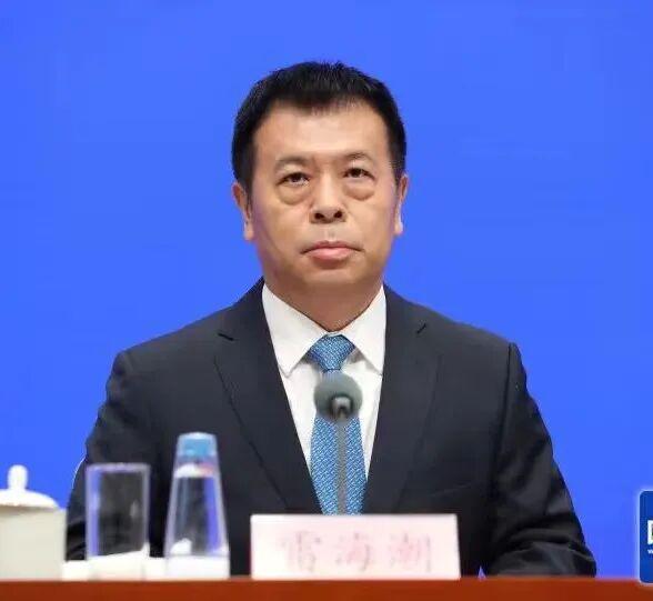 太心酸了!42岁著名女歌手江苏走穴,宾客只顾吃席没人搭理