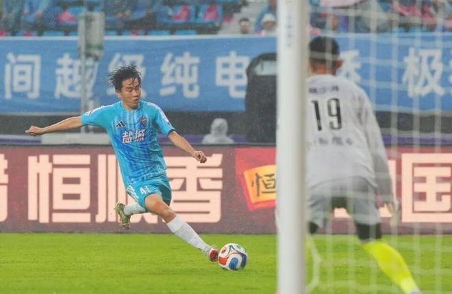奥登回忆CBA经历:在中国半年赚1百万美元 每天一包烟+教练们在抽