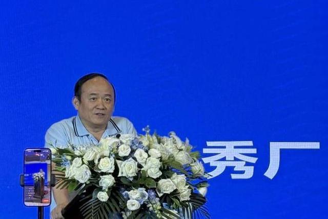 乔治康利正式亮相绿军!携手追逐生涯首冠 能理解布朗沮丧被交易