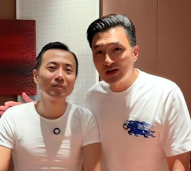 又曝出轨大瓜,男子自曝妻子出轨班长5个月,班长只给他妻子买过情趣内衣,还曝光俩人大尺度聊天内容