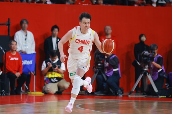 三大电视台直播鲁沪大战！五大外援+谢买出征！球迷：泰山就会欺负海港