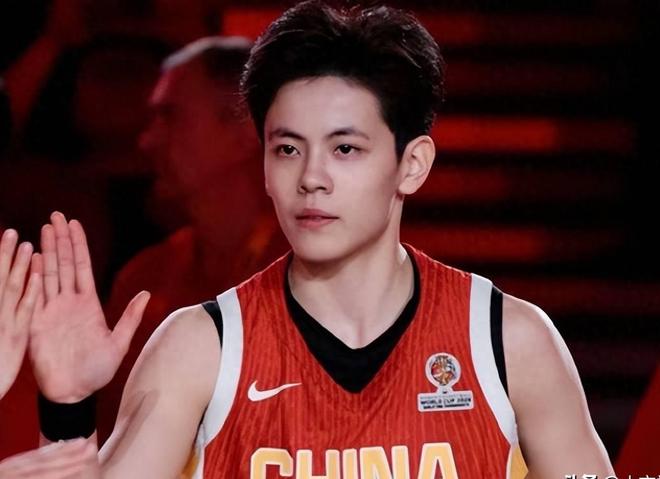 哥斯达黎加度假冲浪!伊万卡解锁海浪运动氛围感