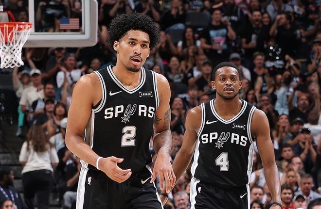 中国男篮热身赛险胜荷兰队