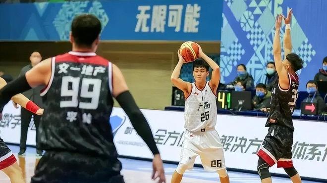 辛纳抵伦敦开启温网卫冕备战 复盘法网低谷低调蓄力草地征程