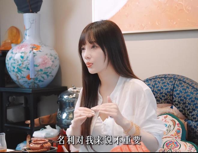宋凯现场接机U17国足，感谢浮嶋敏创造历史并给全员戴花环