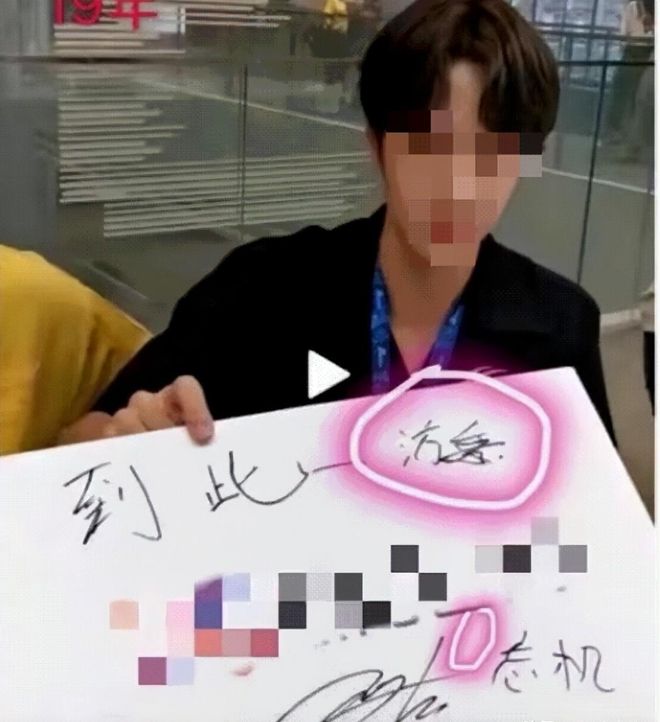 离谱!房东得知租客丈夫不在家,上厕所出来不提裤子走到女子面前