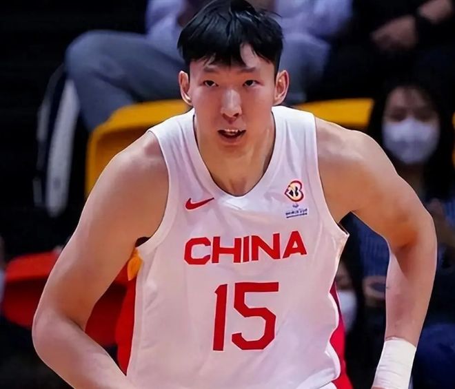 男篮U17挖天赋型后卫！能三分，能组织，持球沉稳还能冲抢篮板！