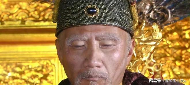 男篮热身赛:杨瀚森首秀慢热,表现不如徐昕,球员之间默契不足