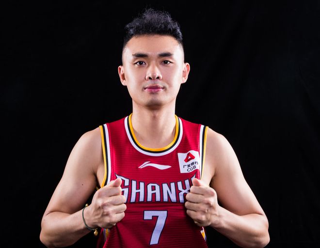 字母布朗并未绑定!阿龙可自行申请交易快船也有意 被绿凯伤透?